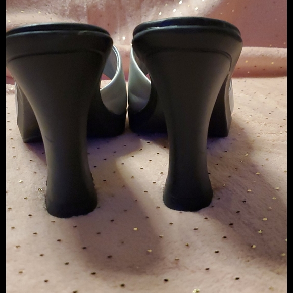 Heels - Picture 2 of 5